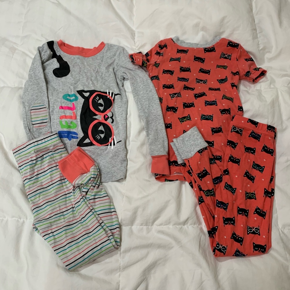2 Kirkland girls pajamas sets